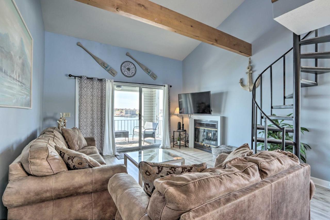 Sunny Osage Beach With Balcony And Lakefront View Luaran gambar