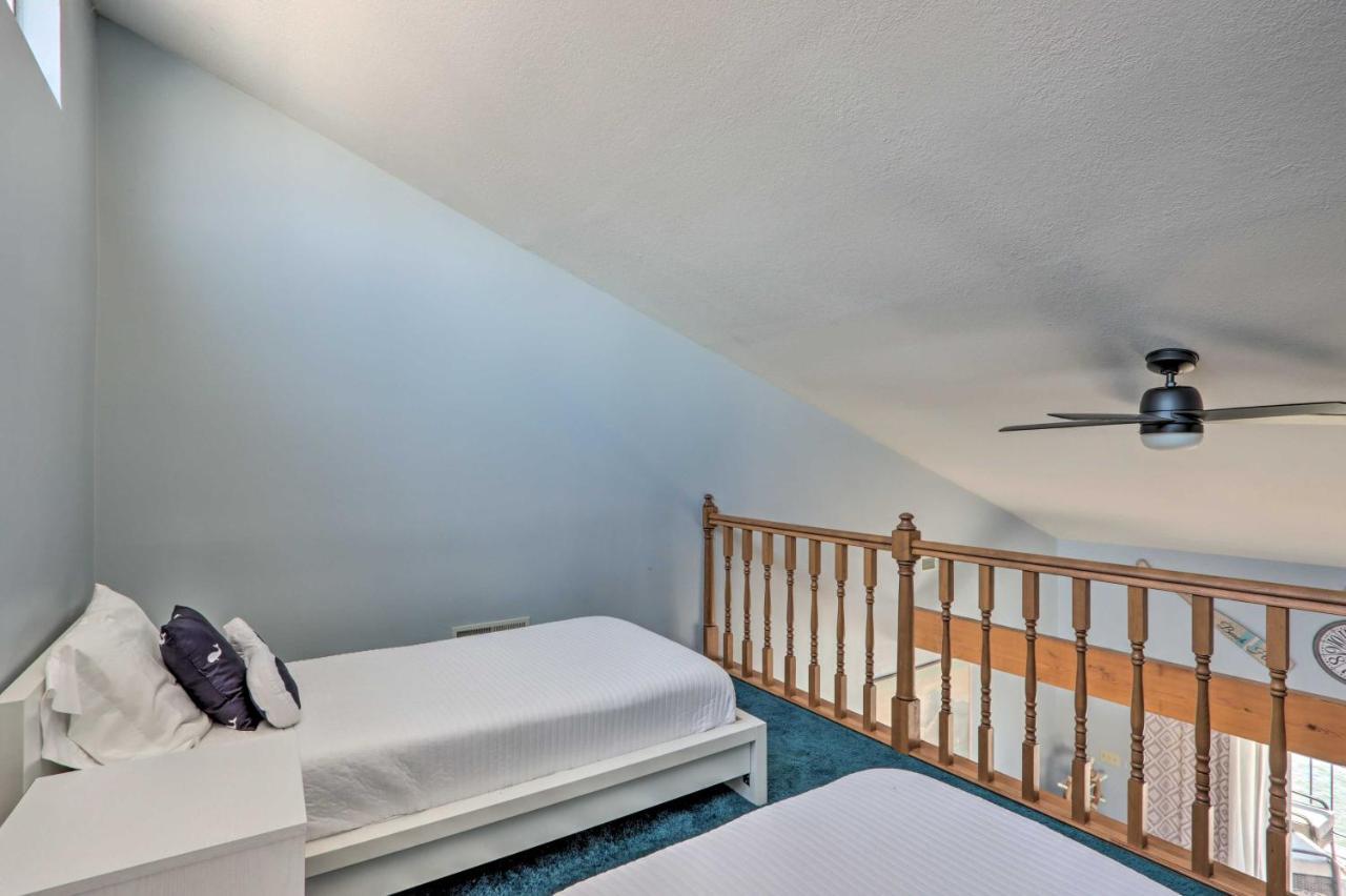 Sunny Osage Beach With Balcony And Lakefront View Luaran gambar